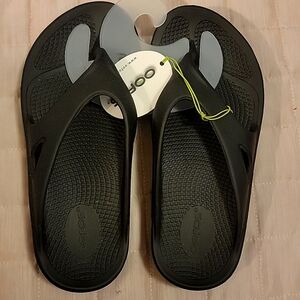 NEW Oofos OOriginal Sandals Men's 6 Women's 8 Black Recovery Flip Flop 1000